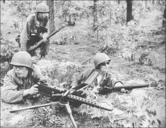 Learning to fire a machine
gun at Infantry School.
Yeah, that's me at the MG.