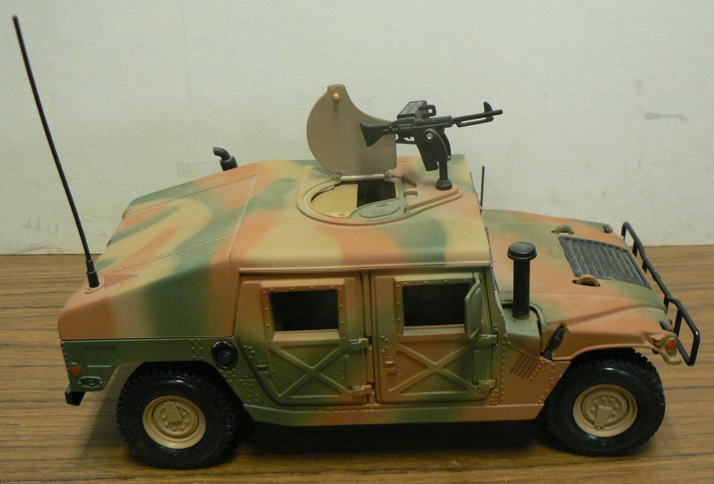 desert tan One HO 1/87 scale Humvee with open roof hatch 